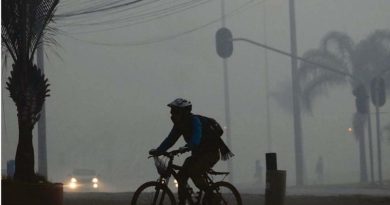 Fumaça de fogo em floresta cobre o DF;AGU abre primeira ação por dano climático,diz o Estadão