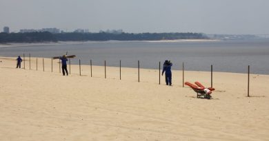 Praia da Ponta Negra é interditada para banhistas em Manaus