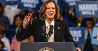 Por que Kamala Harris não destaca que pode se tornar primeira mulher eleita presidente dos EUA