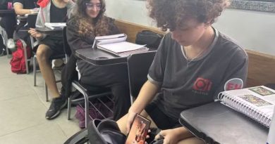 O Globo__Escolas particulares ampliam restrição a celulares em sala antes mesmo de o Congresso votar o tema